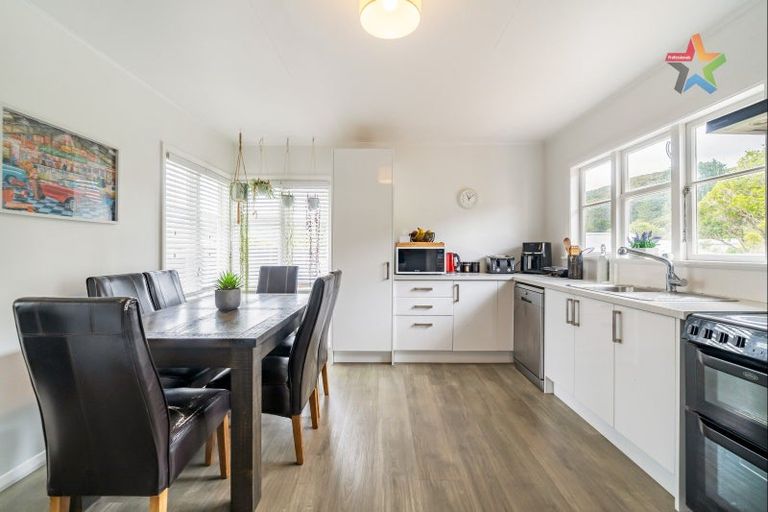 Photo of property in 35 Lees Grove, Wainuiomata, Lower Hutt, 5014