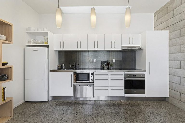 Photo of property in Mondrian Townhouses, 5/24 Hanson Street, Mount Cook, Wellington, 6021