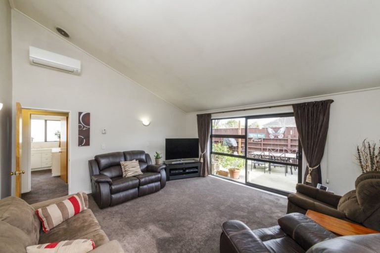 Photo of property in 25 Follett Street, Marton, 4710