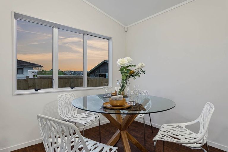 Photo of property in 25 Pukeroa Place, Papakura, 2110