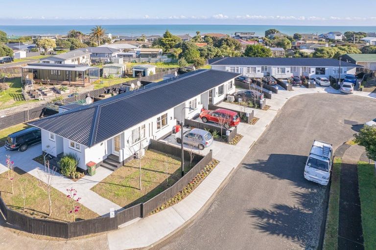 Photo of property in 1 Kupe Place, Castlecliff, Whanganui, 4501