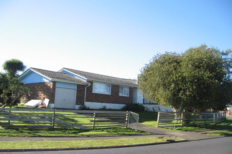 Photo of property in 42 Hobart Crescent, Wattle Downs, Auckland, 2103