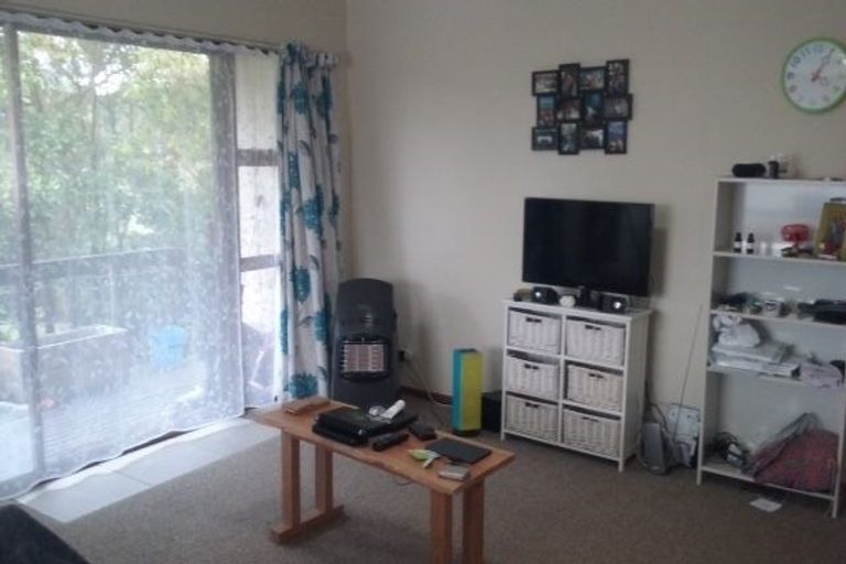 Photo of property in 2/83 Daffodil Street, Titirangi, Auckland, 0604