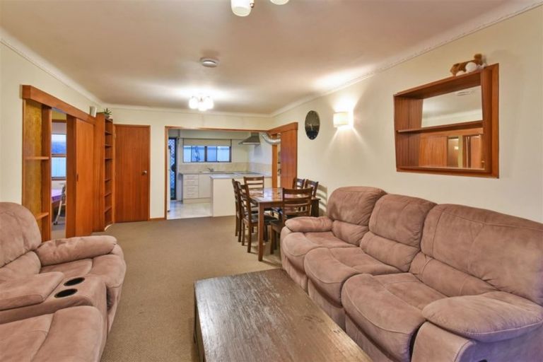 Photo of property in 2/215 Shirley Road, Papatoetoe, Auckland, 2025