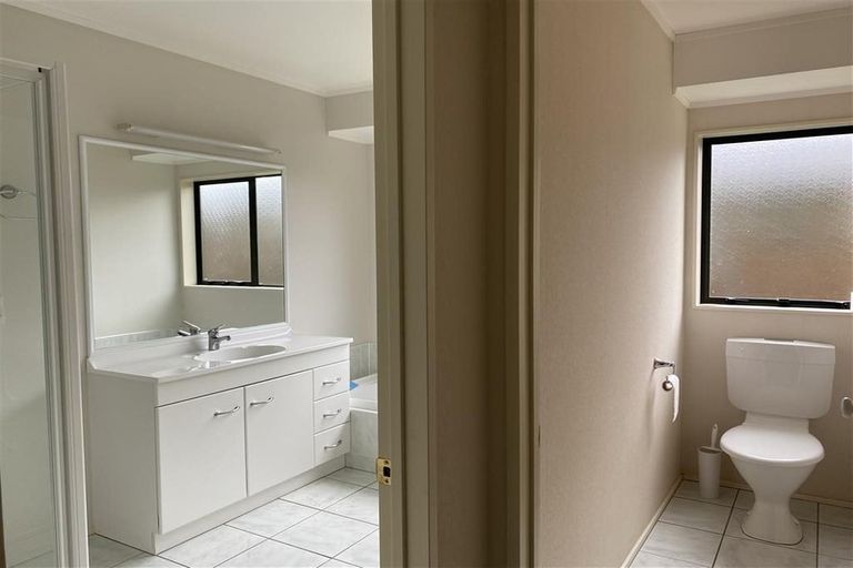 Photo of property in 11 Amylynn Place, East Tamaki, Auckland, 2016