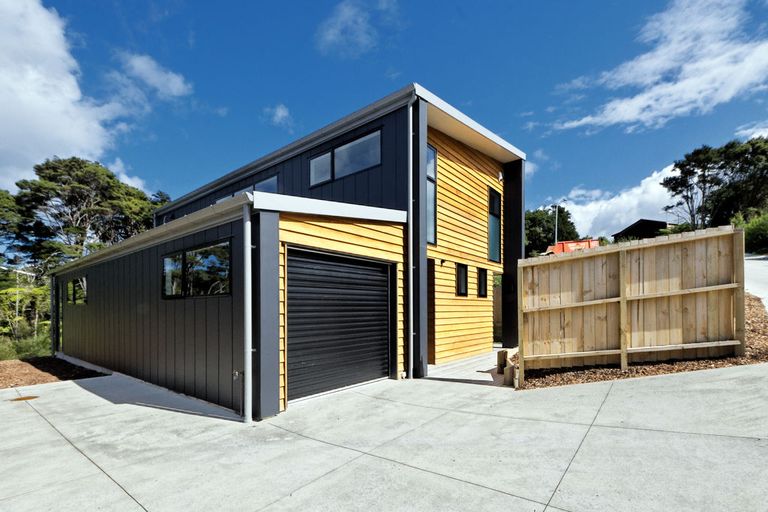 Photo of property in 36 Shah Place, Glen Eden, Auckland, 0602