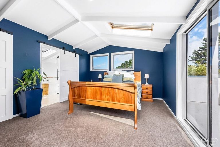 Photo of property in 10 Cottle Park Drive, Normandale, Lower Hutt, 5010