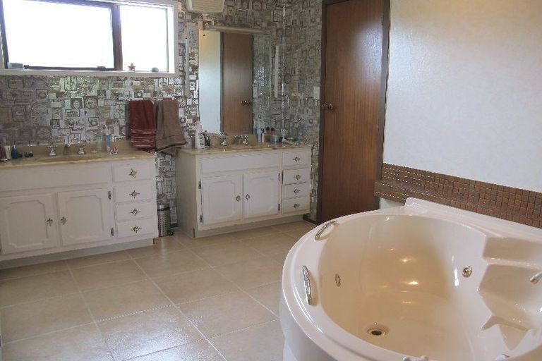 Photo of property in 113 Beach Road, Castor Bay, Auckland, 0620