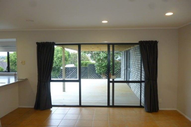 Photo of property in 11 Orangewood Drive, Northpark, Auckland, 2013