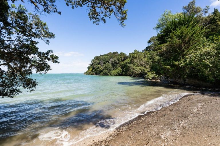 Photo of property in 730a South Titirangi Road, Titirangi, Auckland, 0604