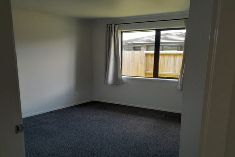 Photo of property in 69 Kaurinui Crescent, One Tree Point, 0118
