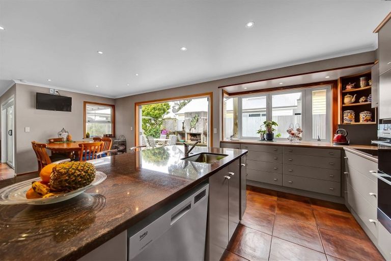 Photo of property in 15 Dives Avenue, Hawera, 4610