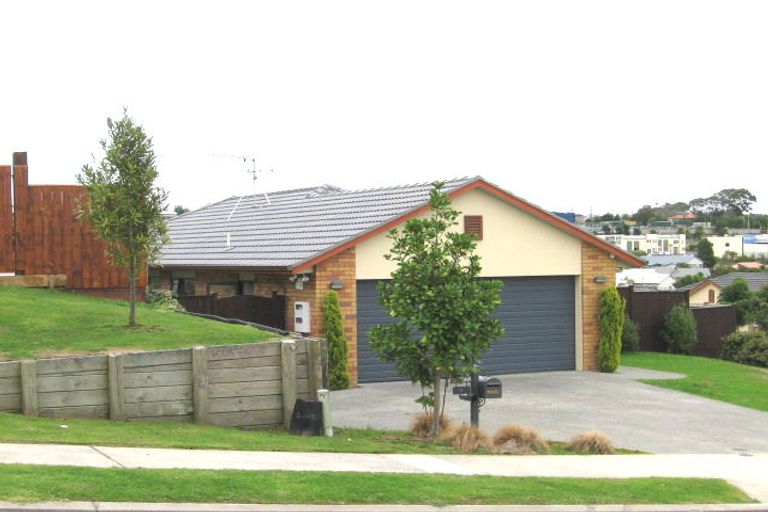 Photo of property in 1 Richfield Crescent, Westgate, Auckland, 0614