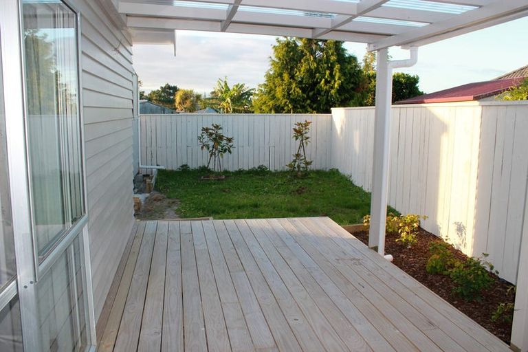 Photo of property in 3 Glen Marine Parade, Glendene, Auckland, 0602