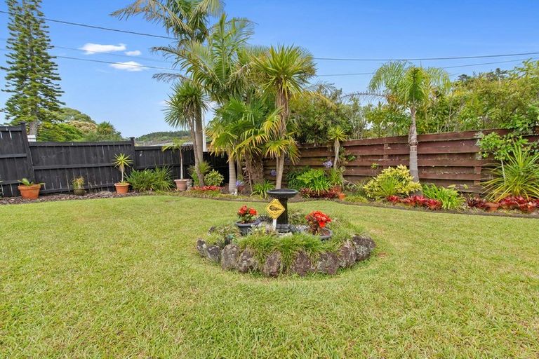 Photo of property in 57 Avonleigh Road, Green Bay, Auckland, 0604