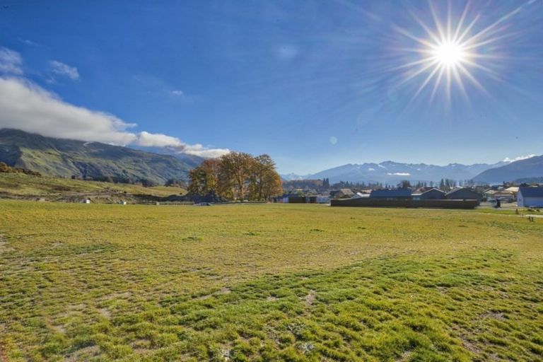 Photo of property in 23 Little Alpha Loop, Wanaka, 9305