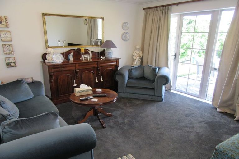 Photo of property in 17 Churchill Place, Waimate, 7924