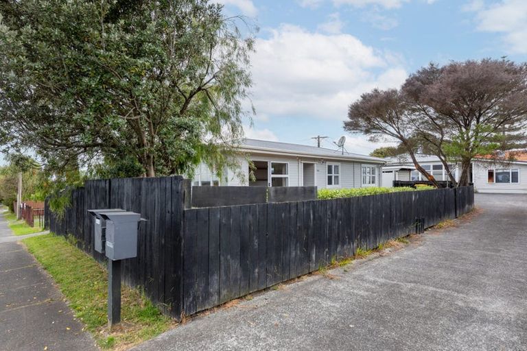 Photo of property in 1/74 Forest Hill Road, Henderson, Auckland, 0612
