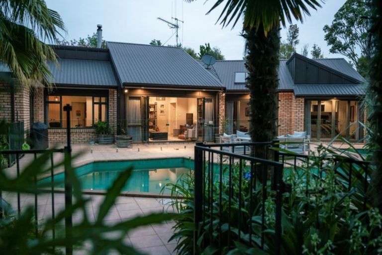 Photo of property in 260 Thornton Road, Cambridge, 3496