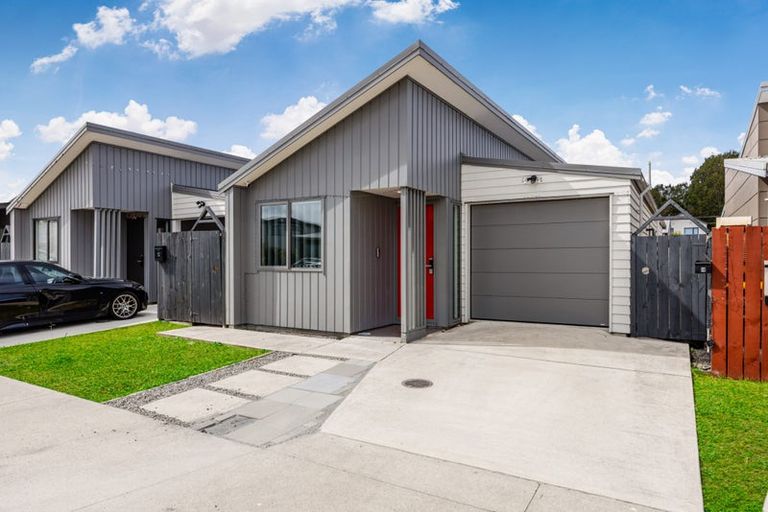 Photo of property in 14 Clayden Shuttleworth Street, Papakura, 2110