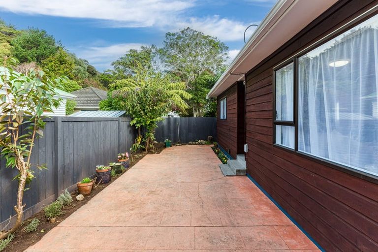 Photo of property in 1a Burden Avenue, Wainuiomata, Lower Hutt, 5014