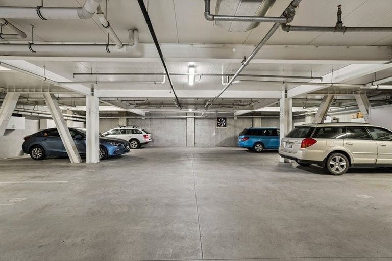 Photo of property in Wyndham Gardens Apartments, 30 Red Oaks Drive, Frankton, Queenstown, 9300