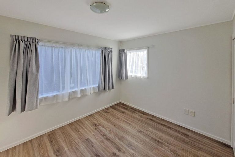 Photo of property in 112a Tiroroa Avenue, Te Atatu South, Auckland, 0610