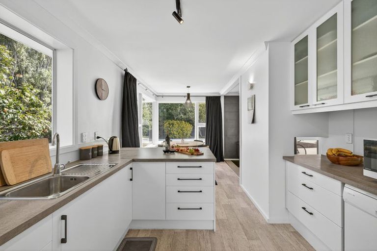 Photo of property in 100 Avondale Road, Avondale, Christchurch, 8061