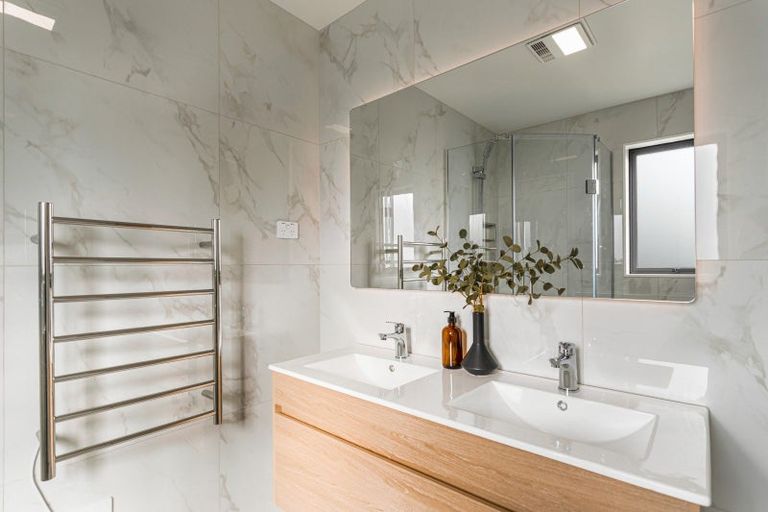 Photo of property in 23a West Harbour Drive, West Harbour, Auckland, 0618