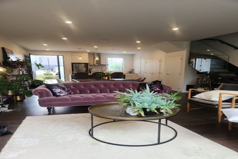 Photo of property in 5/82 East Coast Road, Milford, Auckland, 0620