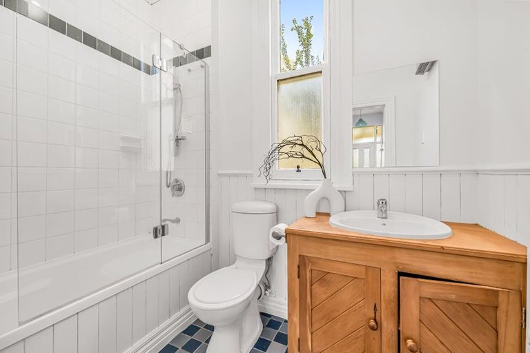 Photo of property in 22 Thomson Street, Lookout Point, Dunedin, 9011