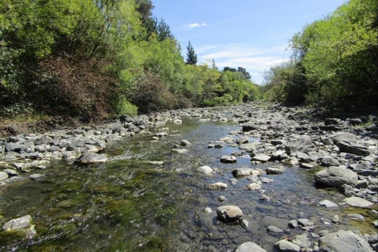 Photo of property in 635 Whakatomotomo Road, Pirinoa, Featherston, 5772