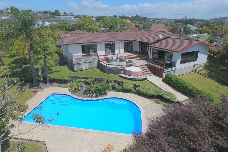 Photo of property in 77 Matija Place, Red Beach, 0932