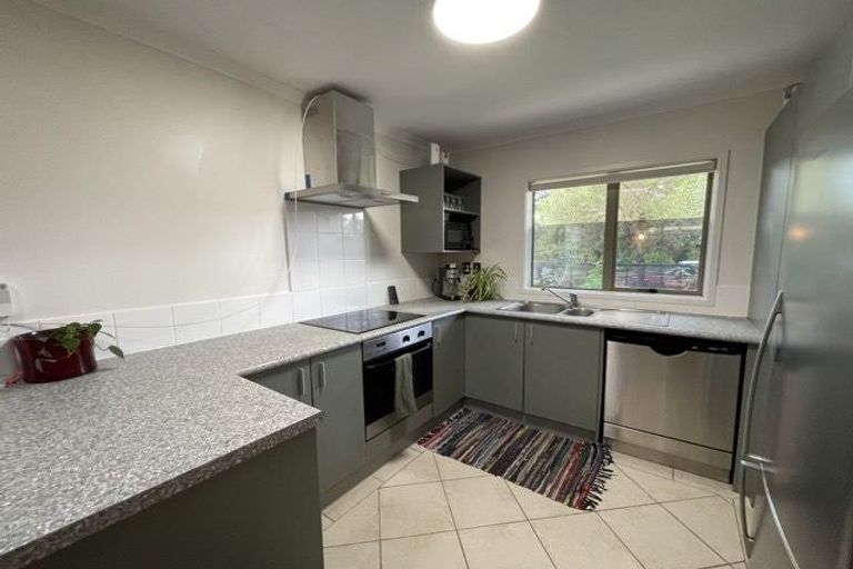 Photo of property in 29 Verdale Circle, Glen Eden, Auckland, 0602