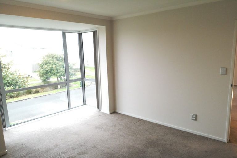 Photo of property in 10 Puweto Avenue, Takanini, 2112