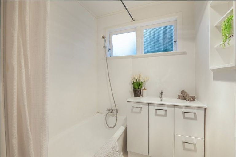 Photo of property in 119 Ruskin Road, Newlands, Wellington, 6037