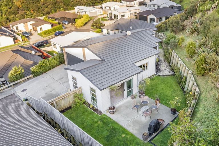 Photo of property in 14 Moonraker Place, Whitby, Porirua, 5024
