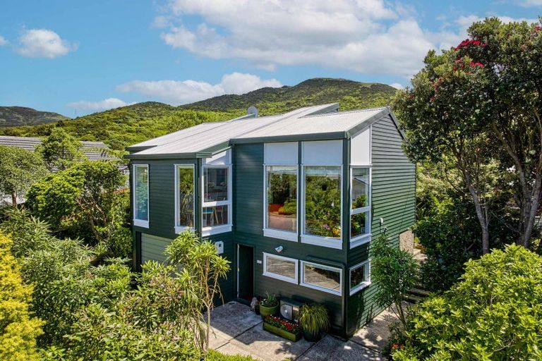 Photo of property in 4 Huntleigh Park Way, Ngaio, Wellington, 6035