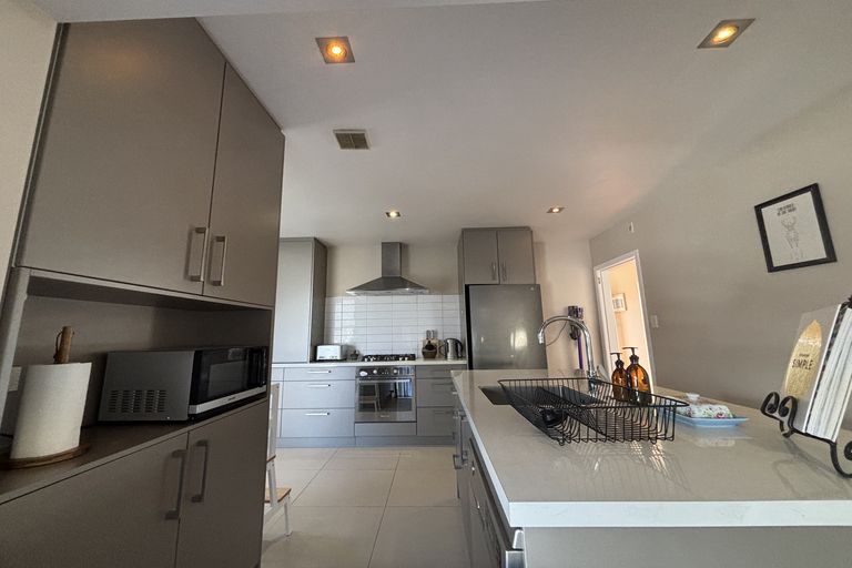 Photo of property in 16 Taikata Road, Te Atatu Peninsula, Auckland, 0610