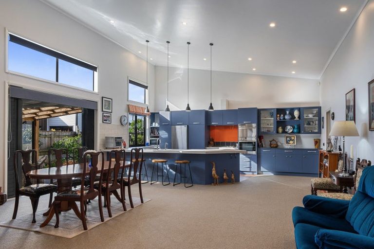 Photo of property in 8a Queenwood Road, Levin, 5510