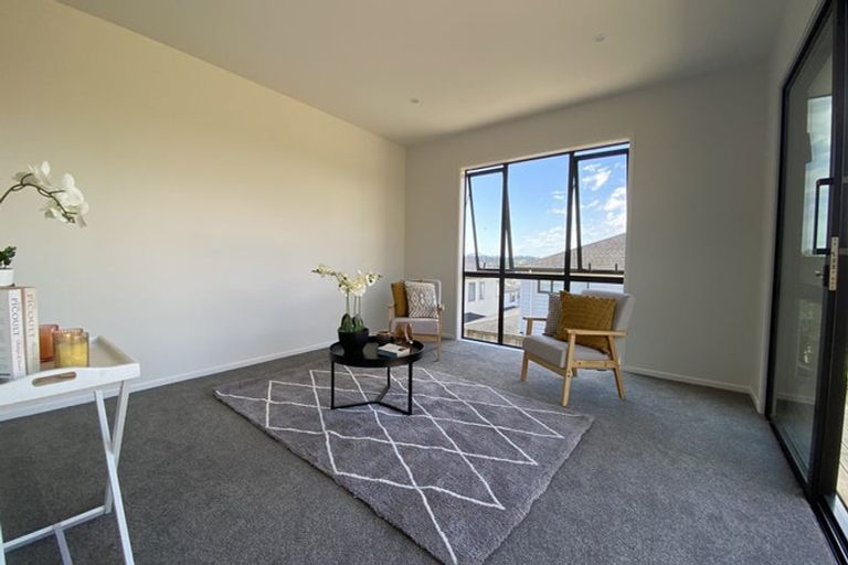 Photo of property in 1 Eric Gifford Drive, Ranui, Auckland, 0612