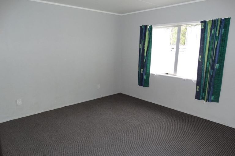 Photo of property in 1/12 Miriam Corban Heights, Henderson, Auckland, 0612