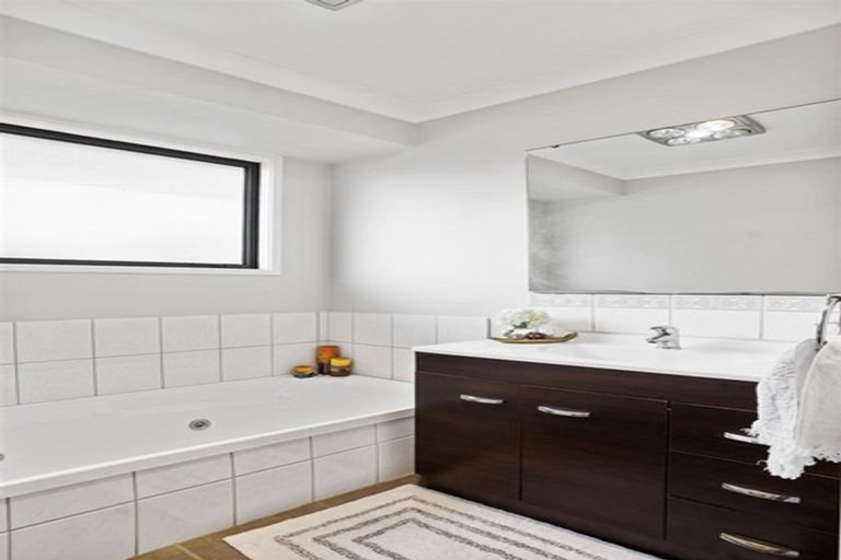 Photo of property in 19 The Enclave, Totara Heights, Auckland, 2105