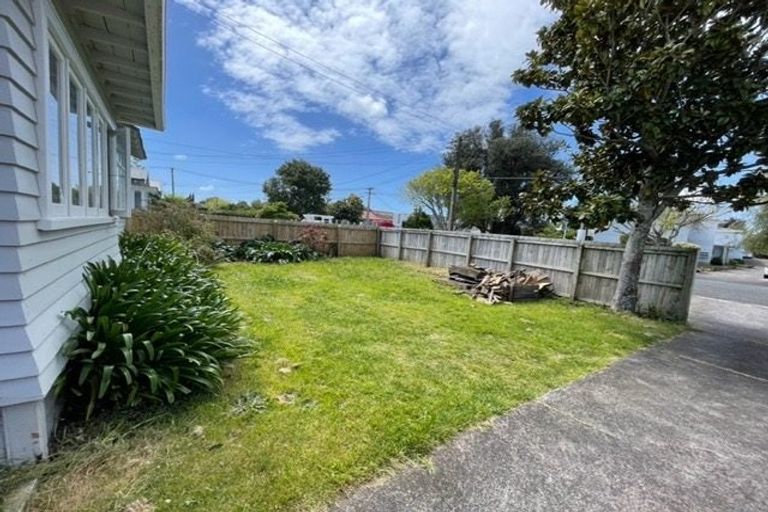 Photo of property in 11 Arabi Street, Sandringham, Auckland, 1041