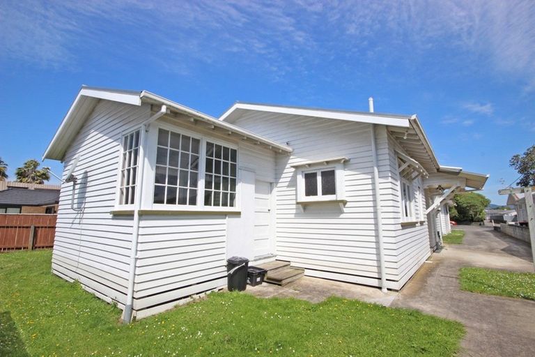 Photo of property in 355 College Street, West End, Palmerston North, 4410