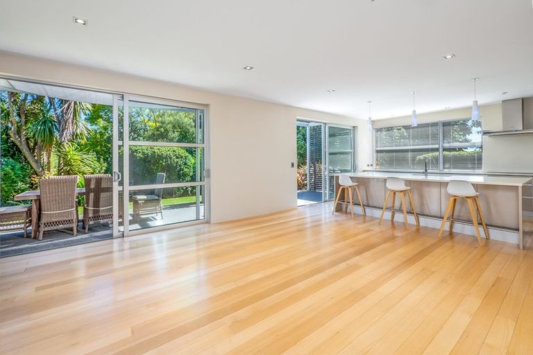 Photo of property in 62 Dyers Pass Road, Cashmere, Christchurch, 8022