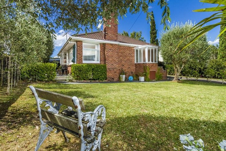 Photo of property in 120a Vauxhall Road, Narrow Neck, Auckland, 0624