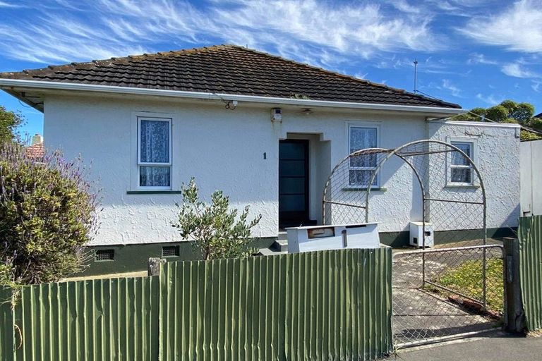 Photo of property in 1 Rangiora Street, Castlecliff, Whanganui, 4501