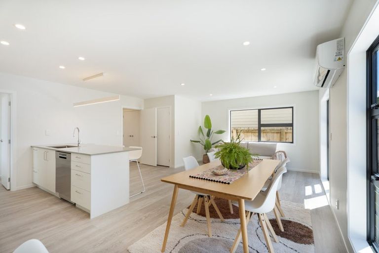 Photo of property in 41 Farnworth Terrace, Glenside, Wellington, 6037