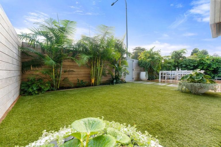 Photo of property in 26 Margaret Place, Milford, Auckland, 0620